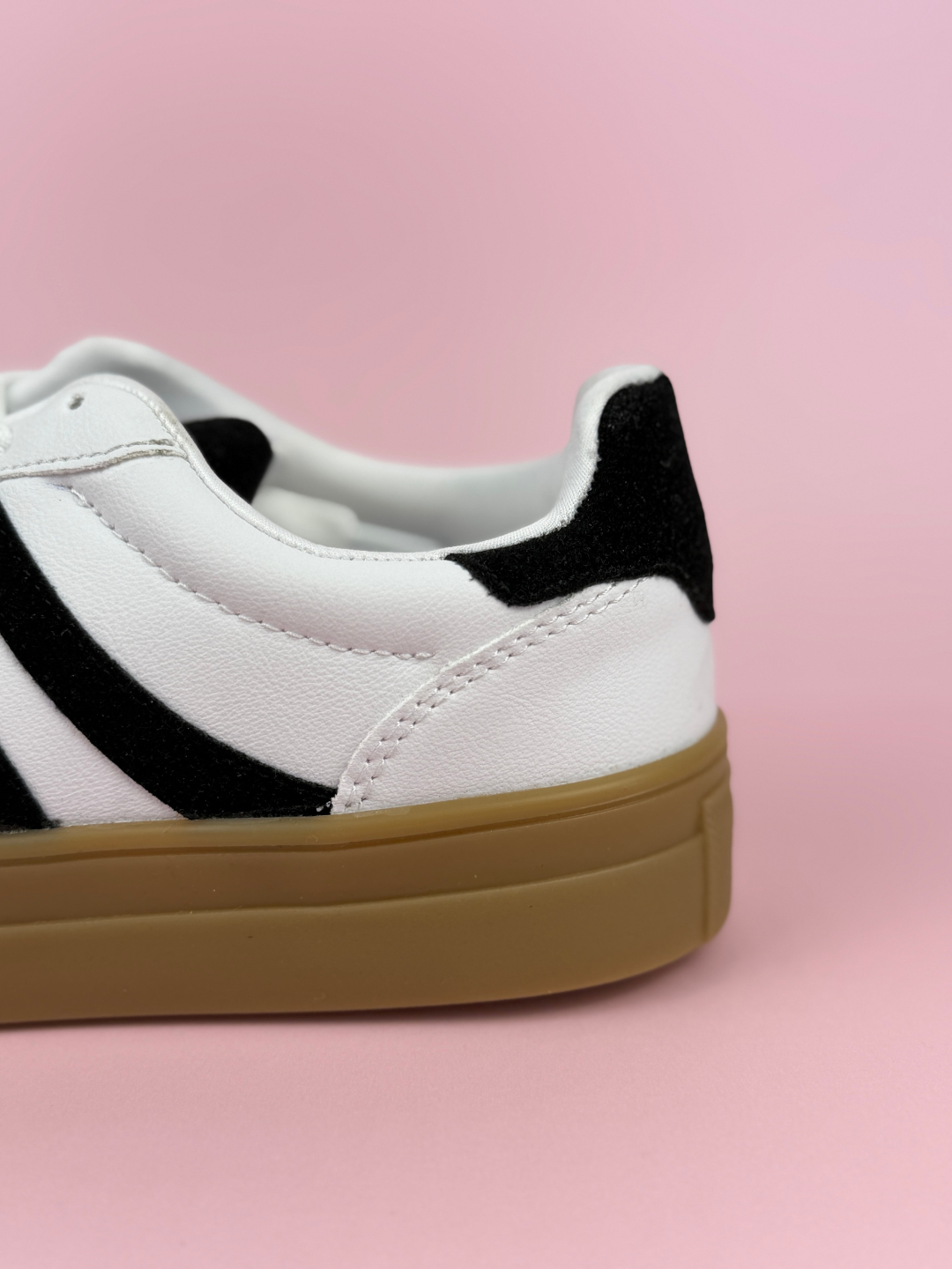 Vinta Latte Rose: Acabados cálidos combinables.